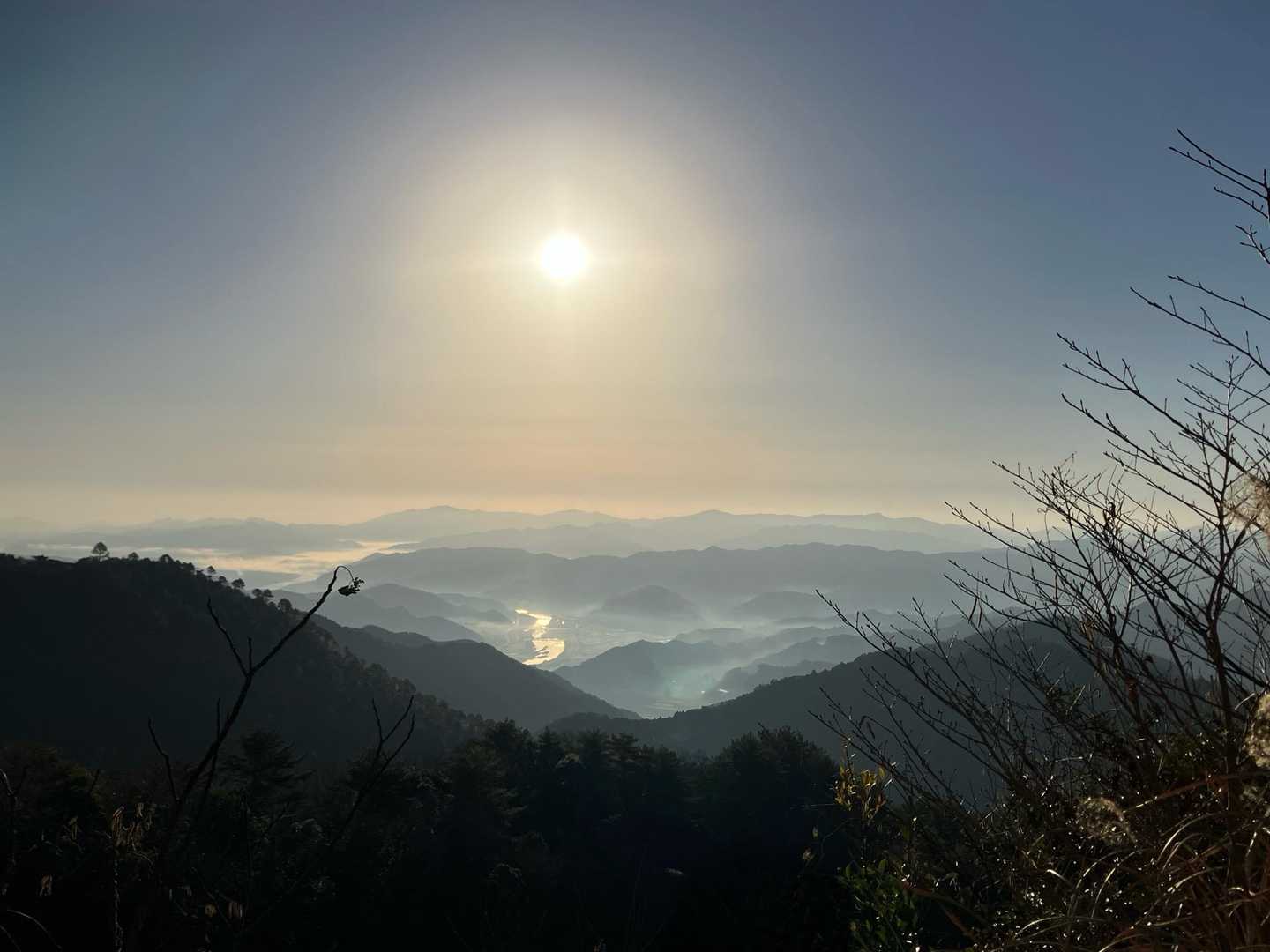 丘からの眺望　番匠川が輝く元越山の方向　綺麗ですねー🤩