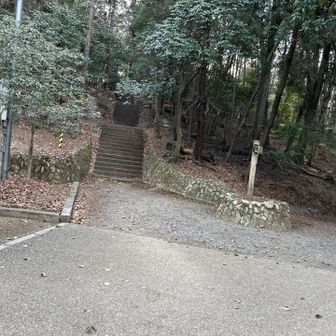 山頂へは、左を登ります