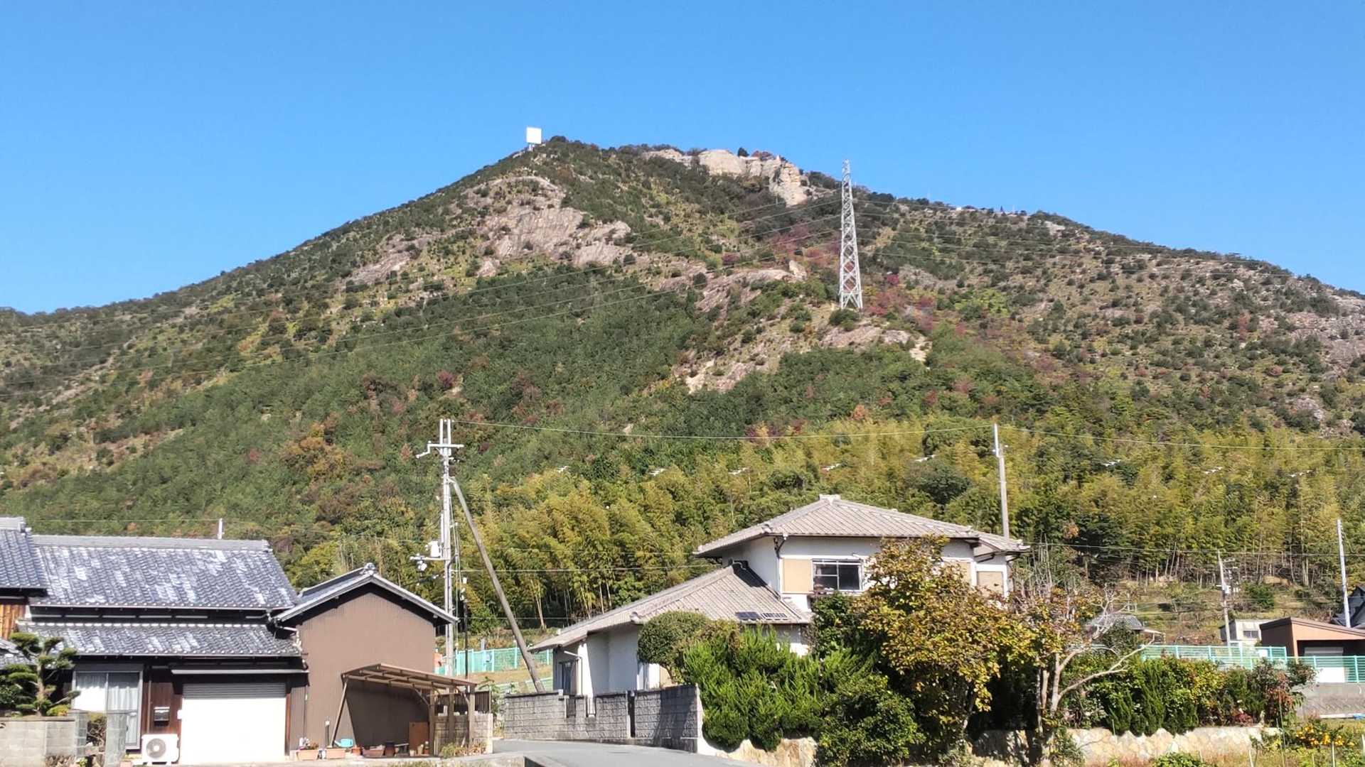 下山 振り返って高御位山
良いね😁