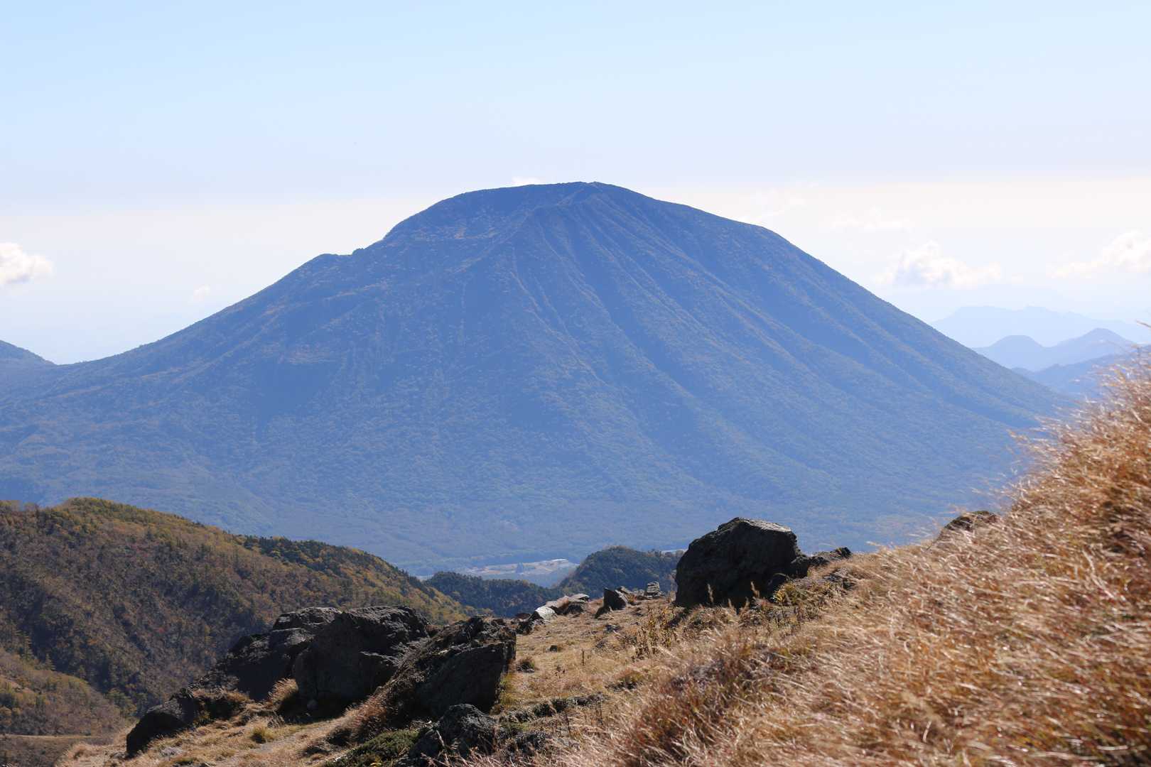 男体山