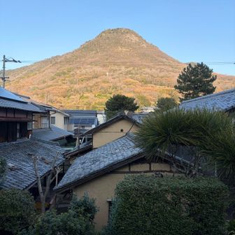 お寺まで戻ってきました

シンメトリーな稲積山✨