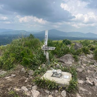 おにぎり山⛰️
景色がいいけどぉ
曇ってた☁️けどぉ
暑い🥵
