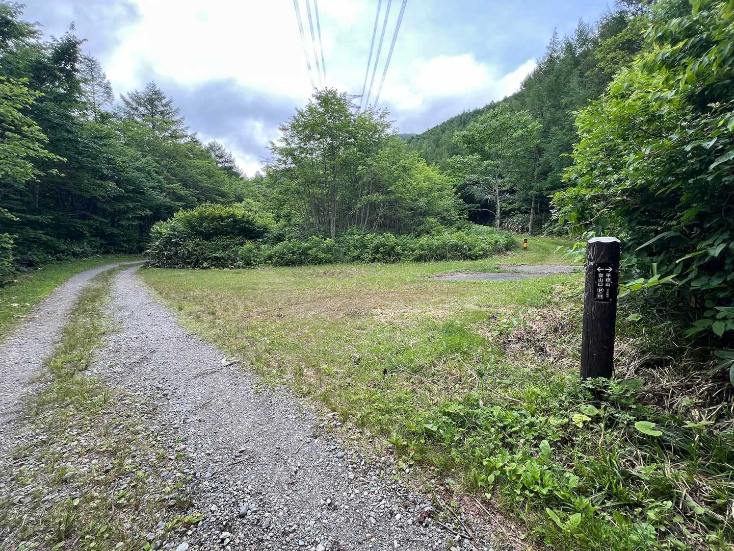再び電線をくぐる。