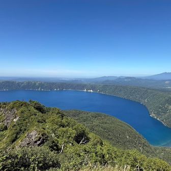 摩周岳山頂⑩
摩周湖を1枚に収めるために若干ワイド撮影