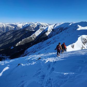 今日も裏銀座方面がよく見える🏔️✨
こんなに天気良いんだから景色楽しまないと損だよね～😁
