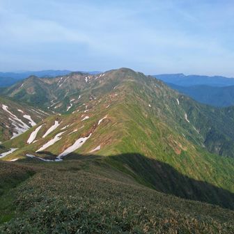 万太郎山へ。