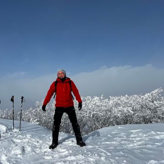 山頂のマムート板垣さん