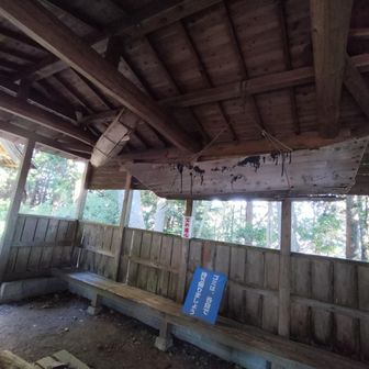 東屋
天井に船の模型？🛶