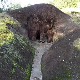 入口にある古墳時代中期の方形周溝墓から上がり･･･