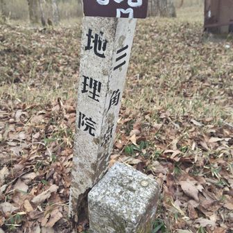 麓に降り、ルートから外れたこの山へ。