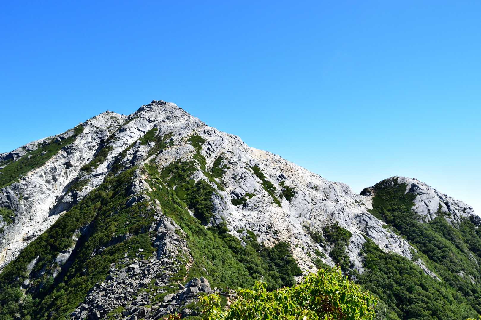 駒津峰より山頂