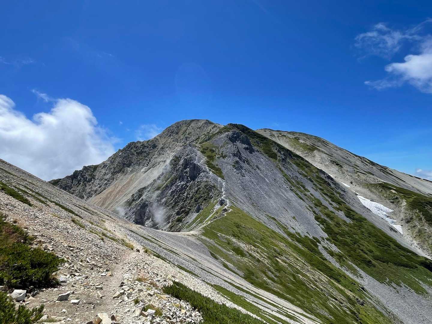 次は鑓ヶ岳へ
道のりはキツいけど気持ちいい😁