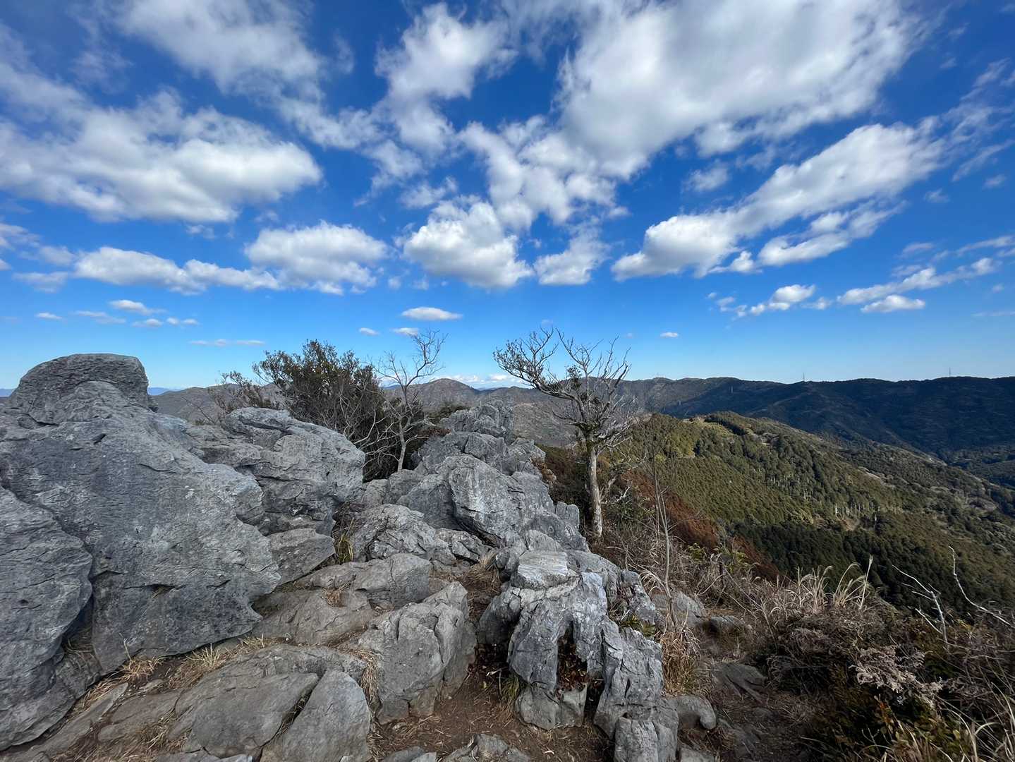 間場登山口-石巻山 往復コースの写真
