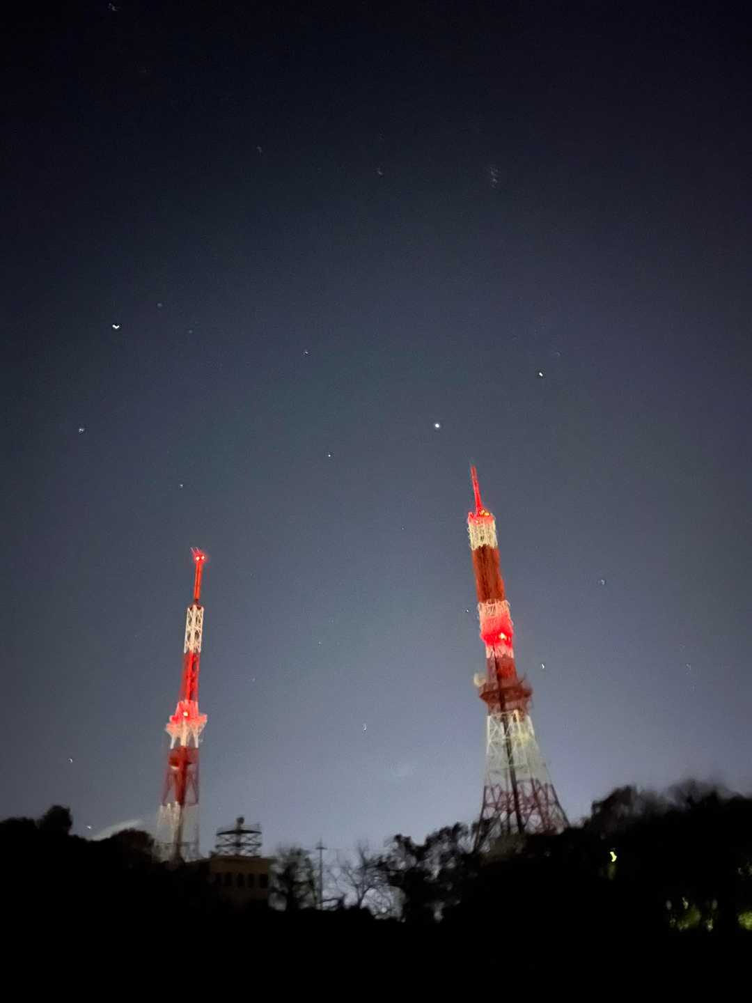 テレビ塔の上に星が瞬く