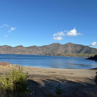 本栖湖です。
見れなかったたか、また来れるって前向きに👍