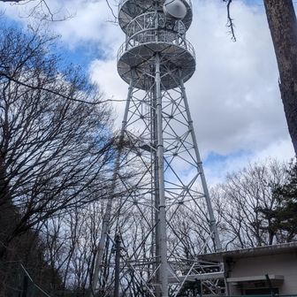 山頂近辺の電波塔