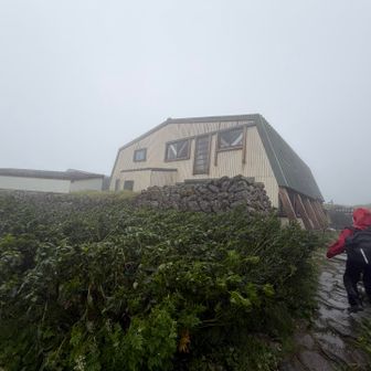 小屋　休憩200円