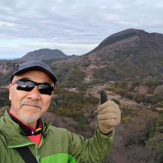 鬼も死ぬ岩峰で､イェイ👍