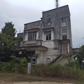 昔栄えた頃の喧騒が聞こえてきそうなケーブルカーの山上駅跡