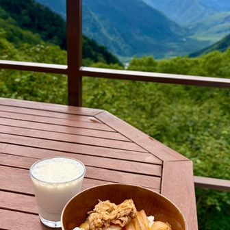 上高地でランチ食べたいけど、どこも長蛇の列だろうし、ここで食べるのが正解だよね