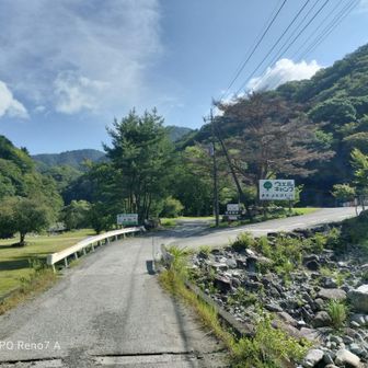 西丹沢ビジターセンターに着き、
早速歩き始める。
２６℃。登山には暑い気温😱