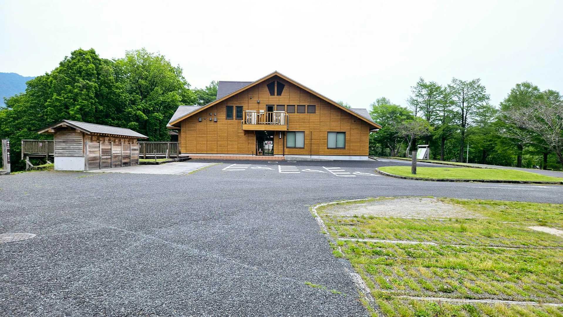 キャンプ場センター傍に🅿🚗
私の車だけ、今日は一人ぽっちかな～⁉️