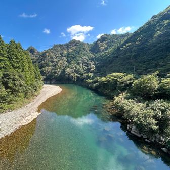 川の青がきれい