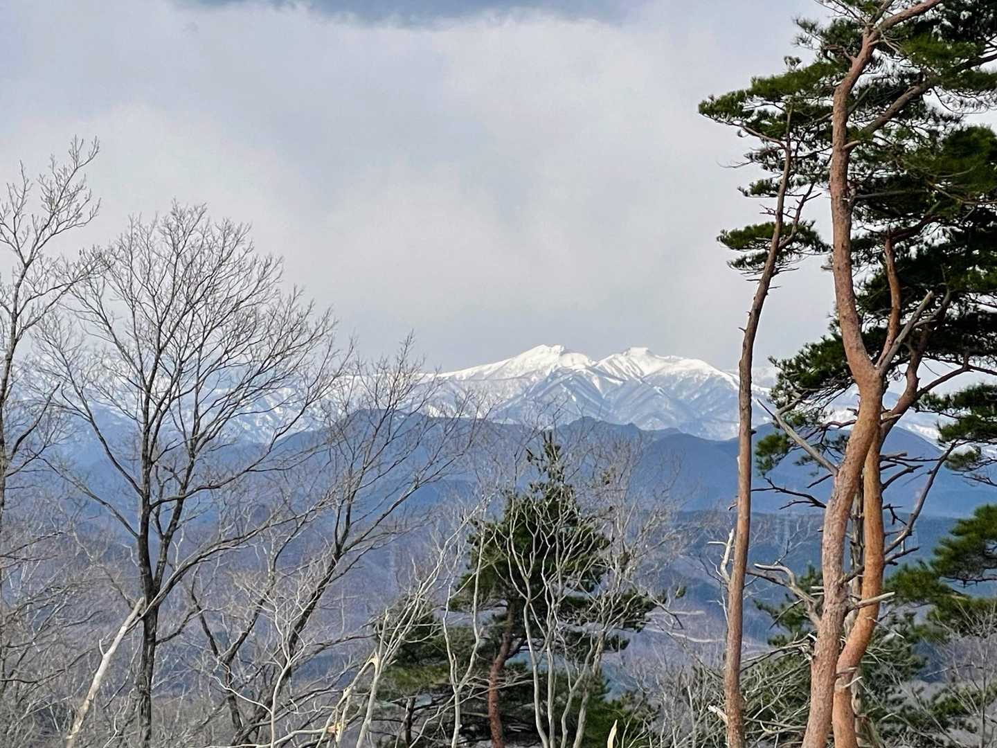 山頂からの雁戸山