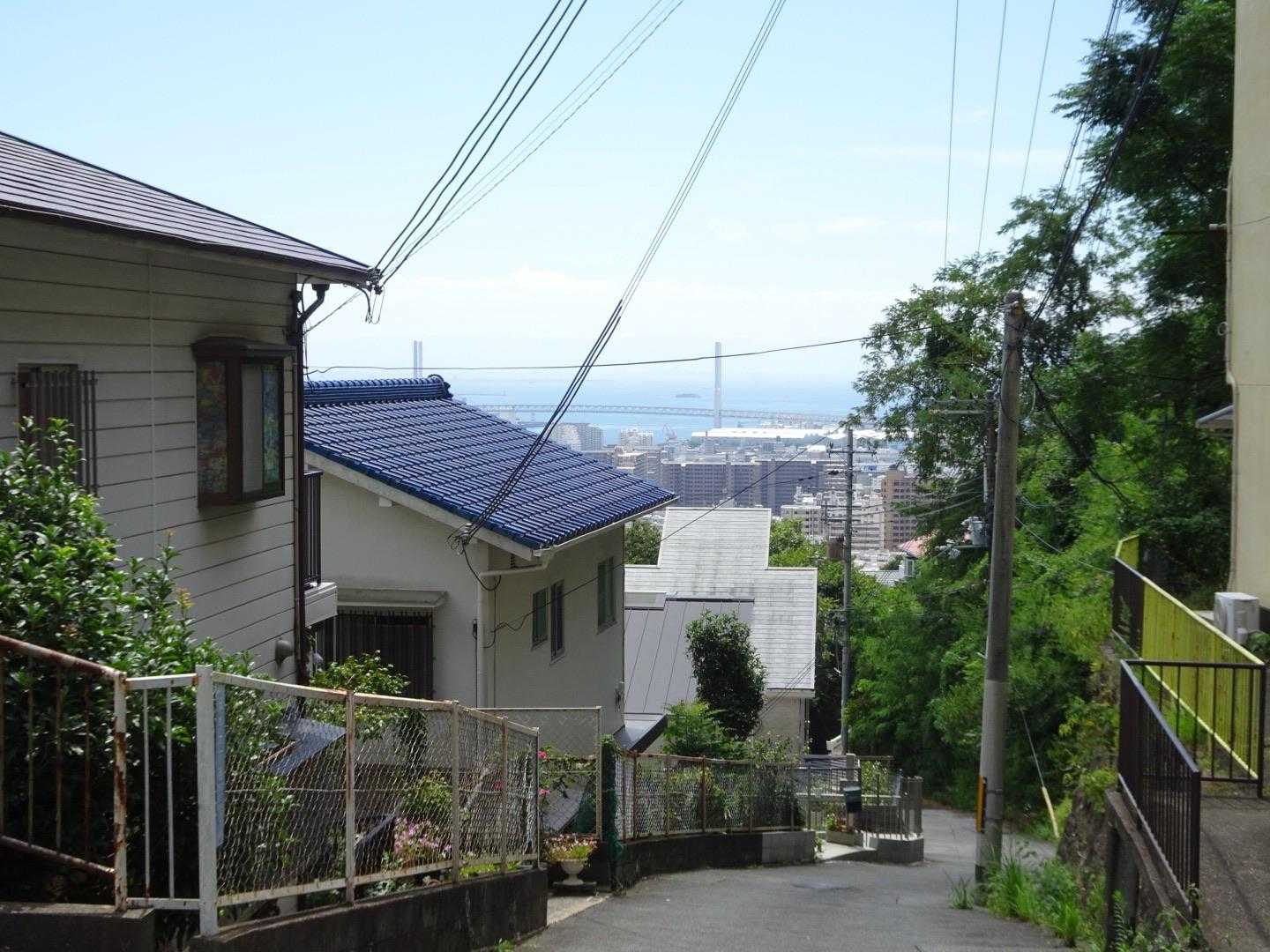 住宅街に出たら目眩がしそうなくらい暑い🫠
日傘を差しながら、急いで駅へ向かいました。

久々の低山。
もう少し涼しくなったらまた歩きに来ます😂