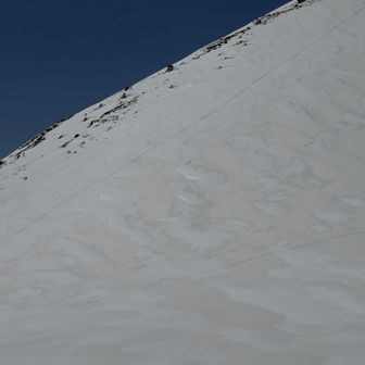 さっき僕が直登したトレースを見て、シンドかったの思い出すわ〜