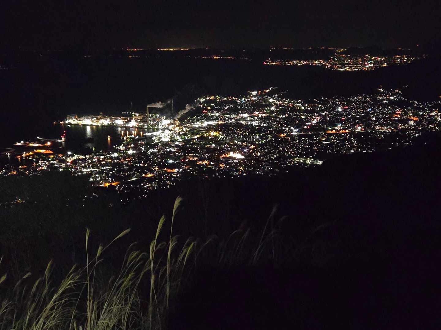 展望広場からのしこちゅ～の夜景です。夜景百選にもなっているようです。
