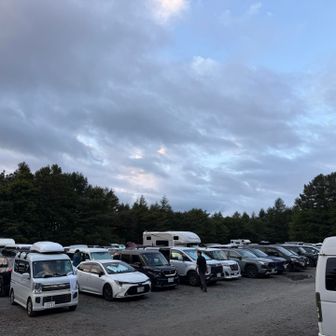 早朝の第一駐車場、いっぱいです