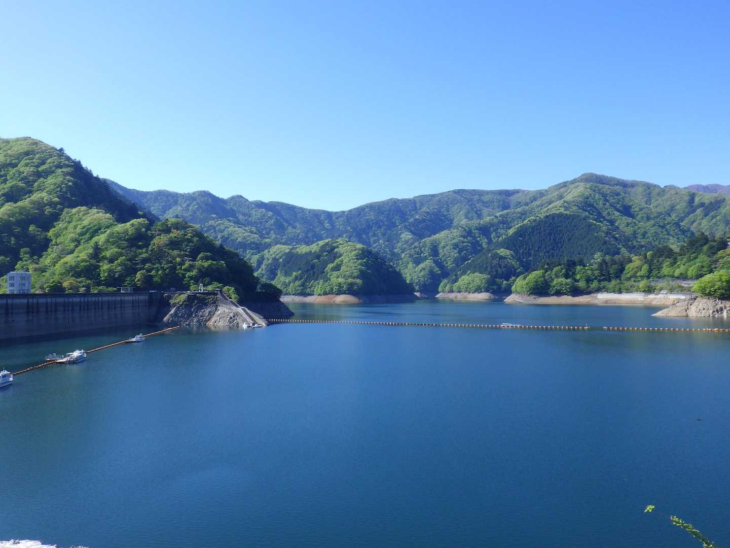 バスで奥多摩湖へ