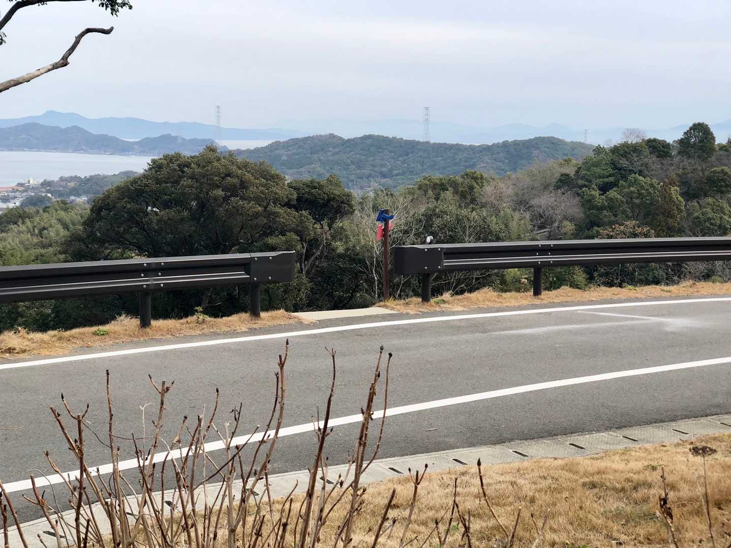 障害者専用の車道途中にオルレの案内板が