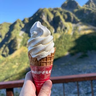 師匠、パフェは残念だったけど、このソフトクリーム最高に美味〜い💕ですね🍦