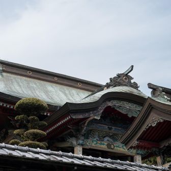 丁寧な細工が施されている「浄池廟」本殿