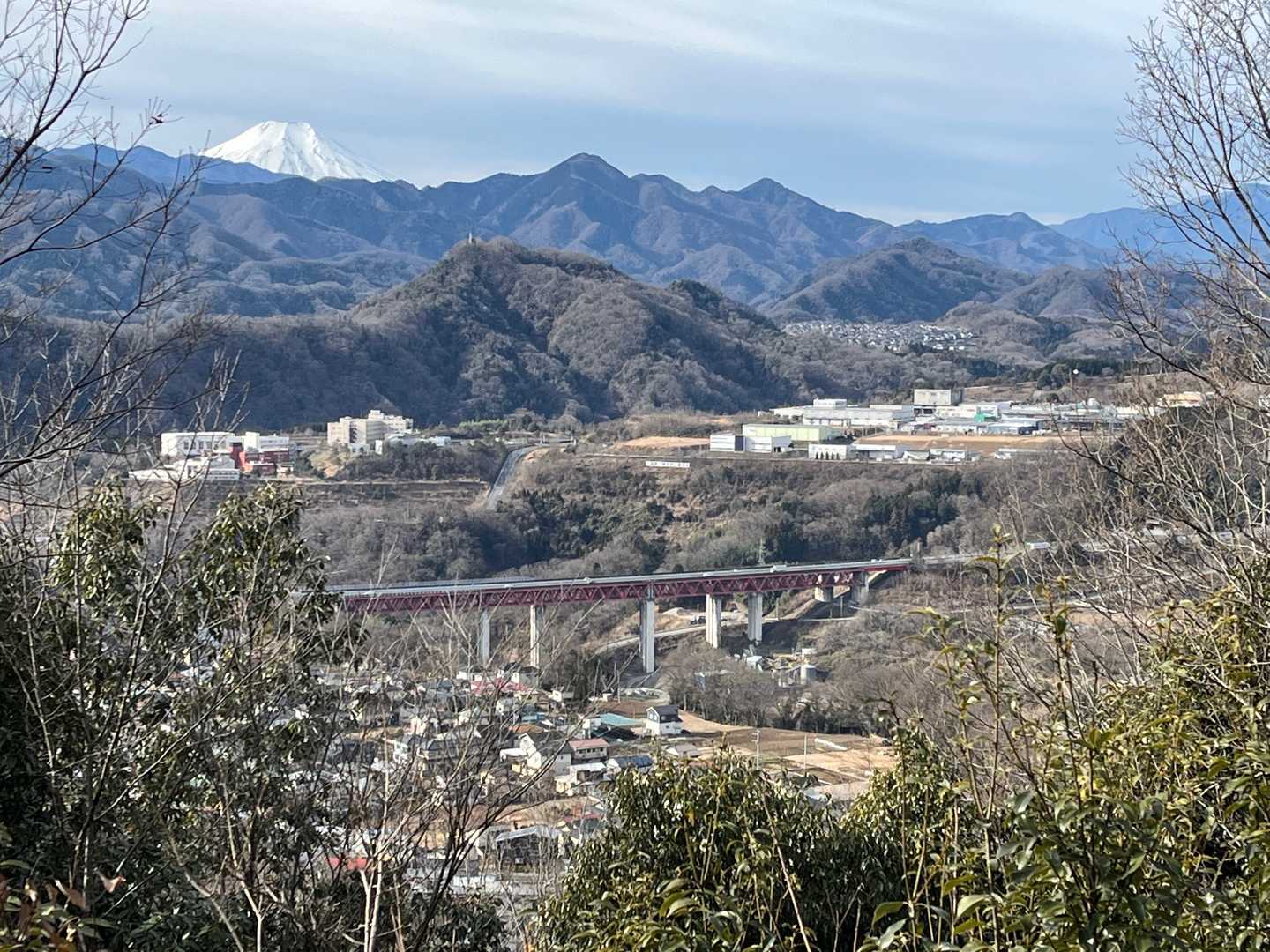 中央高速と富士山。