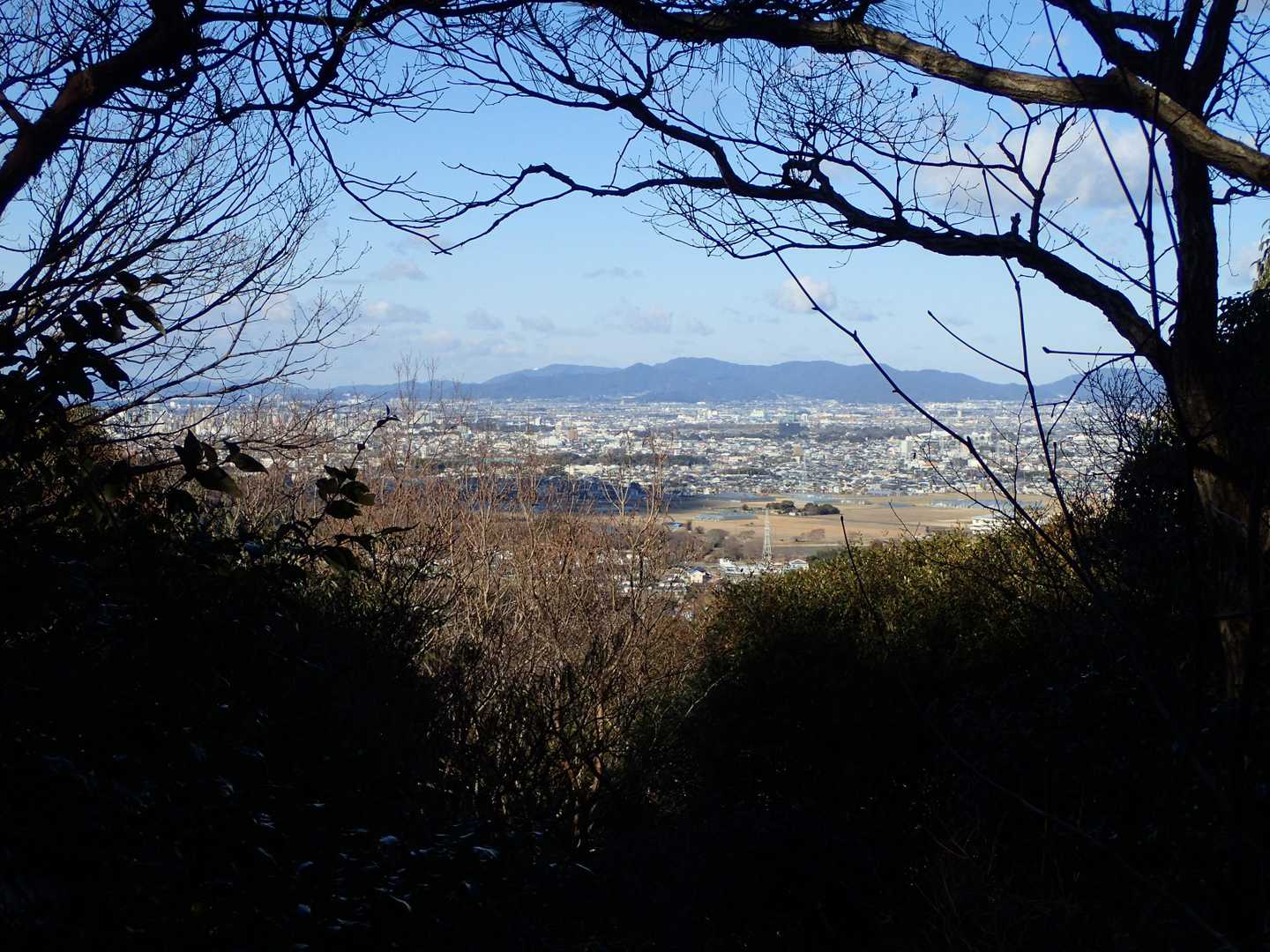 「横猿岩」と呼んでいるところからの景色
蒲郡方面が意外と近く見える。