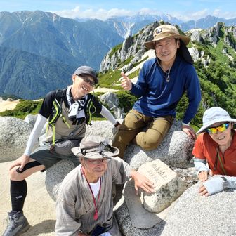 燕岳山頂にて