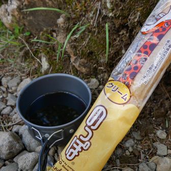 キレット小屋で補給タイム。
もらったのっぽパン食べる😋

ここから先はヘルメット装着⛑️