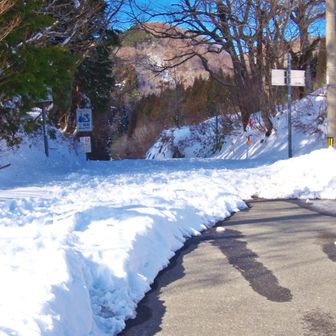 鳥取県側は除雪無し（冬期通行止め）