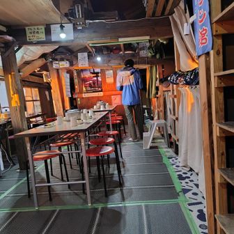 山小屋の中
