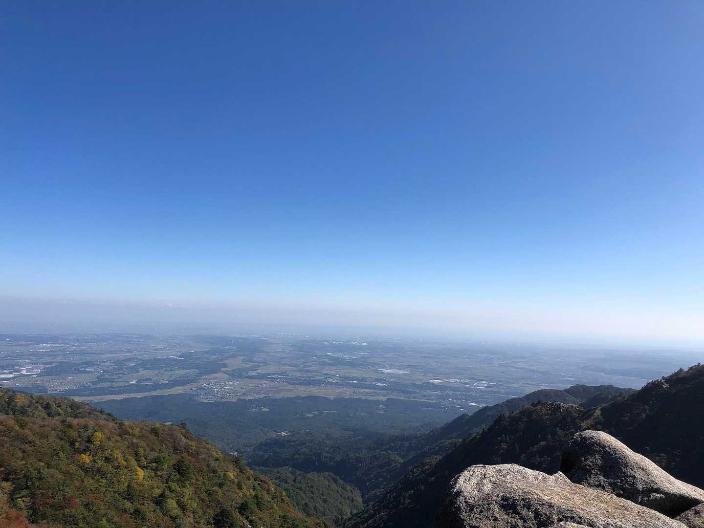 岩の上から
