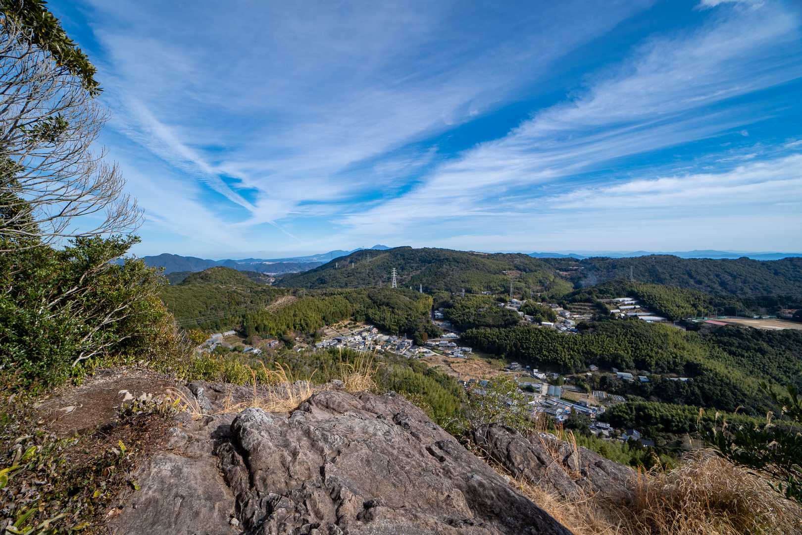 英彦山手前の展望ポイント！
遠くには雲仙普賢岳も見えますね