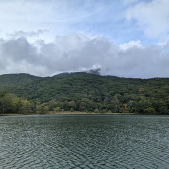 山頂は雲に隠れてる