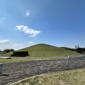 公園の中のこんもりとした山？