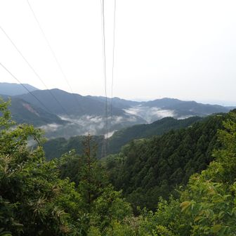 贄山のすぐ近くに鉄塔があります。展望が良いところです。
