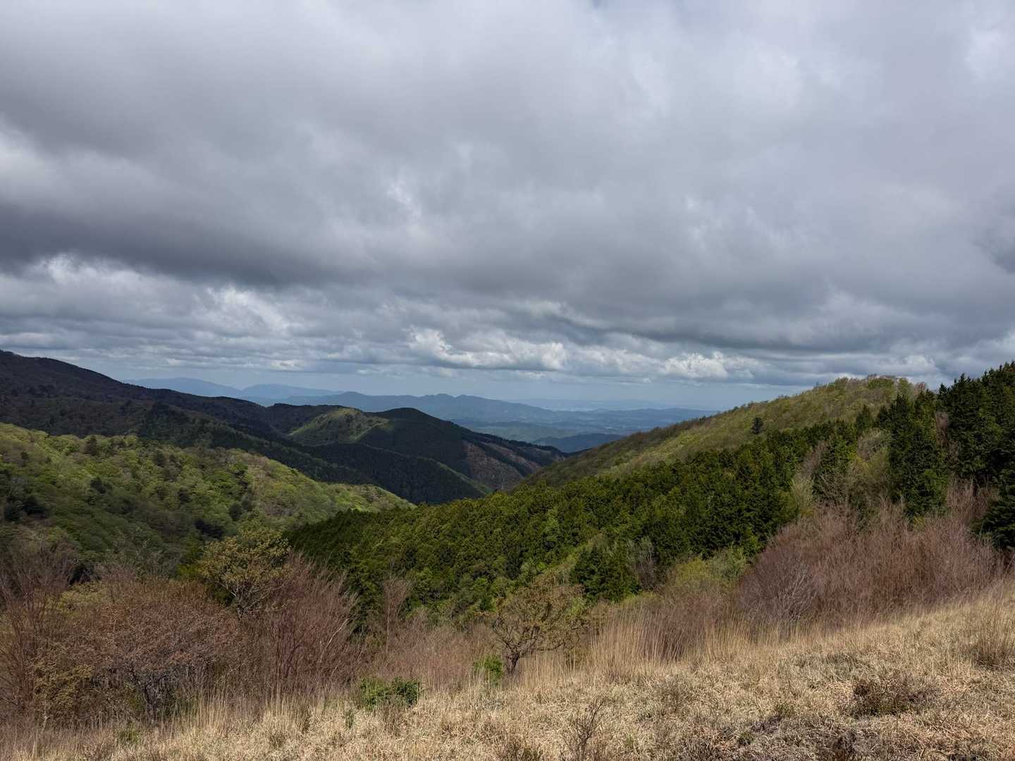 
　　　　　　開けたところからの景色
　　　　　　遠くには金剛山や葛城山
