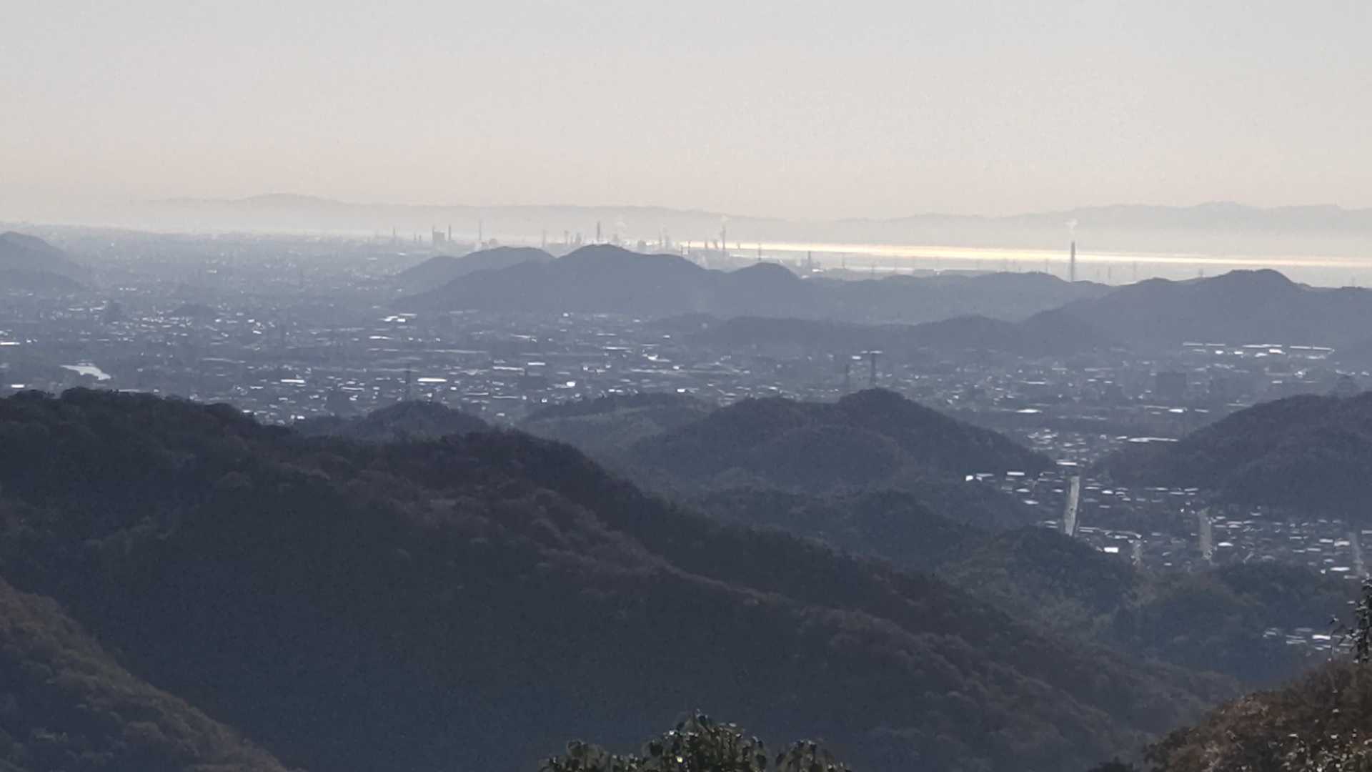 遠くに播磨灘
