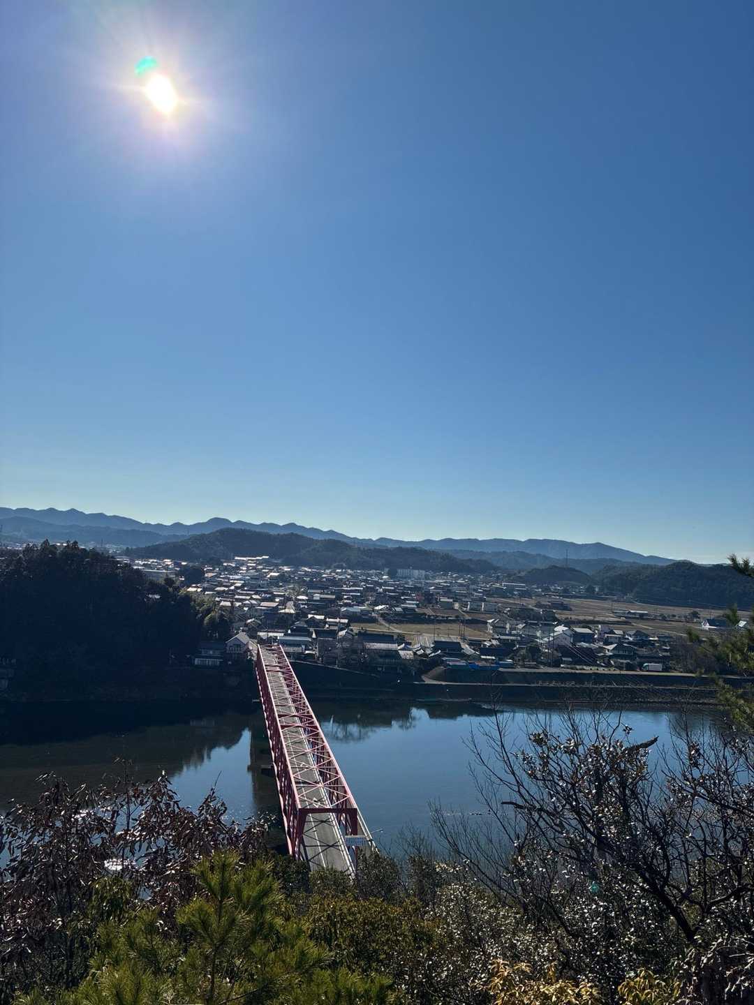 さっき渡った赤い橋😁